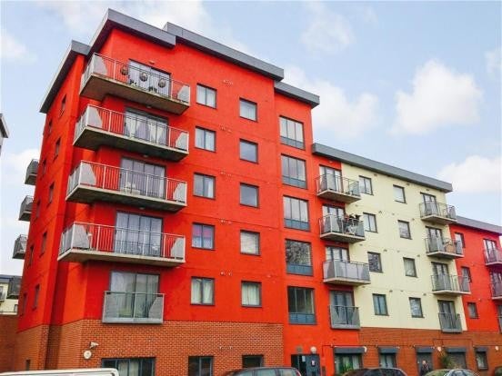 Flat Spring Place in Greater London