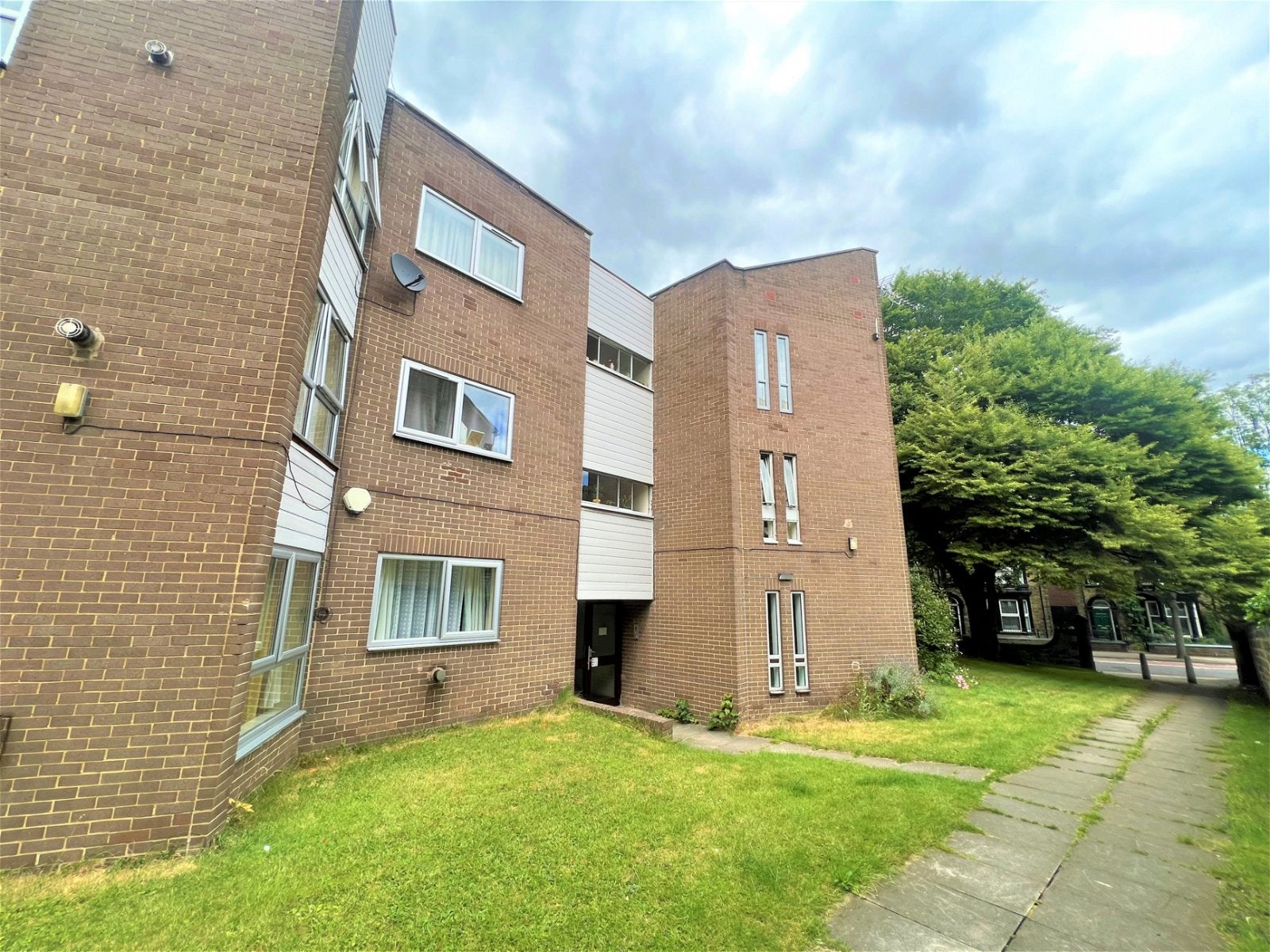 Flat Westwood Court in Barnsley