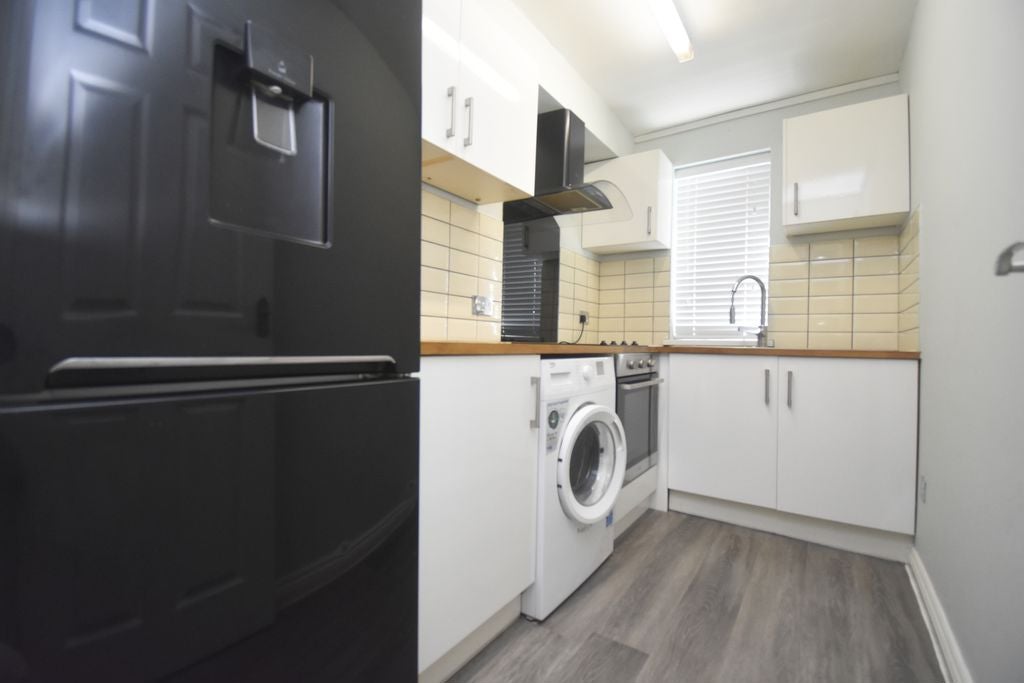 Flat Tewkesbury Close in Basingstoke and Deane