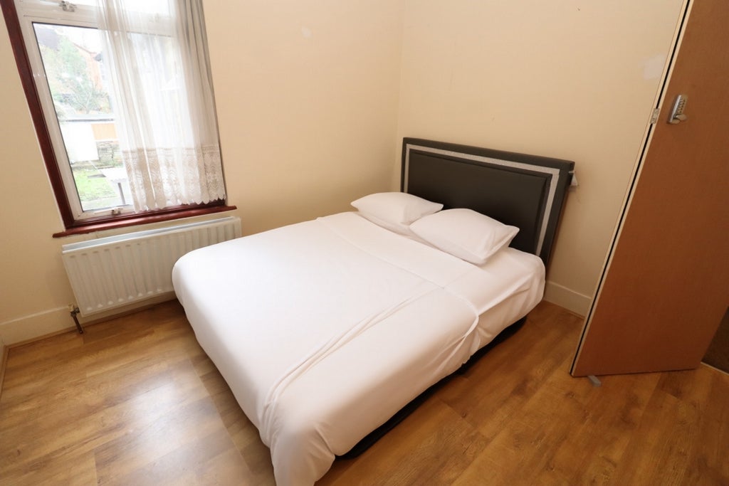 Room Globe Road in Greater London