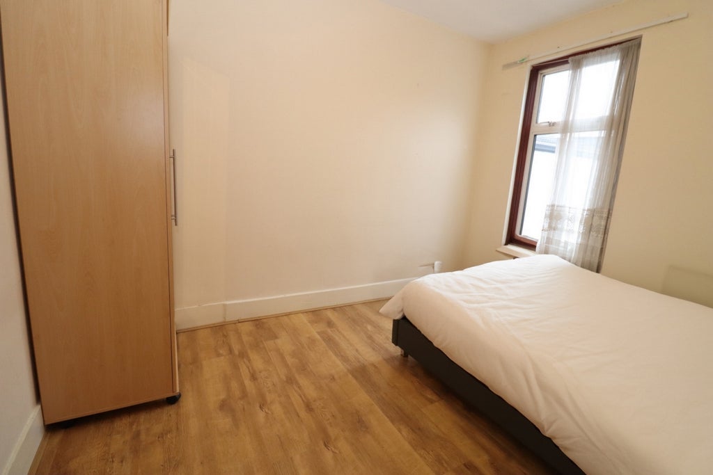 Room Globe Road in Greater London