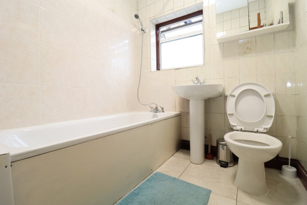 Room Globe Road in Greater London