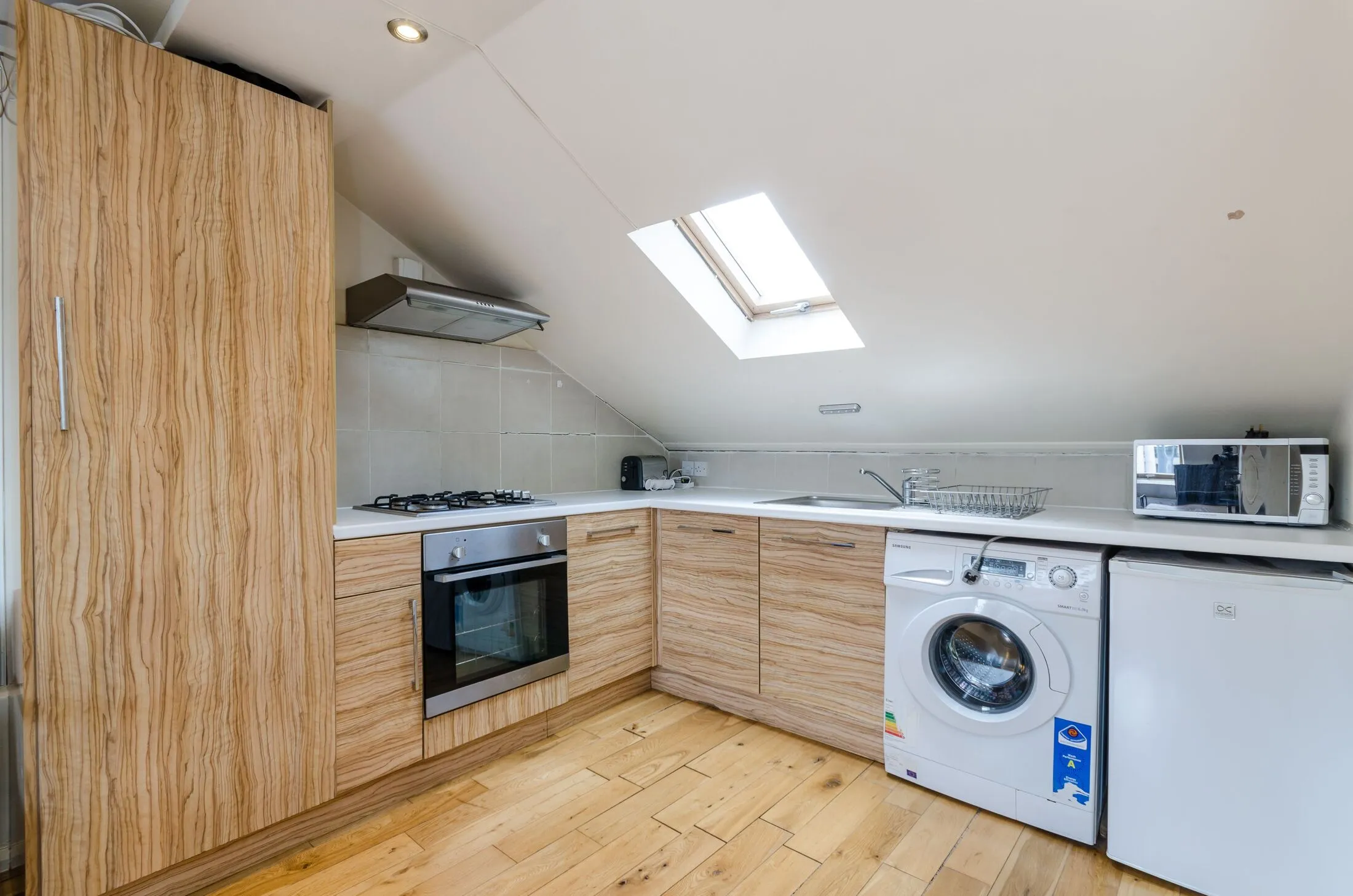 Flat Woodstock Grove in Greater London