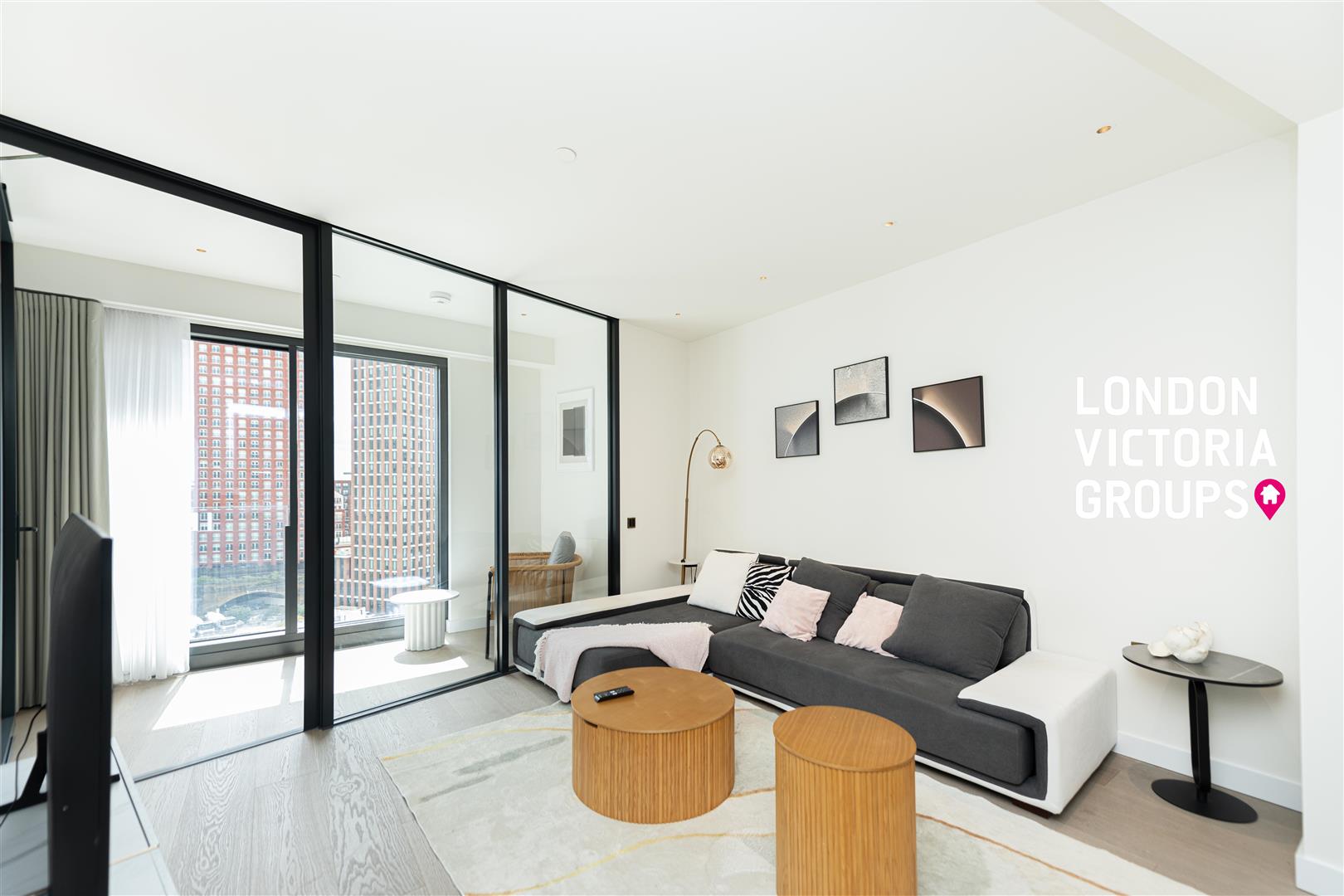 Flat Nine Elms Lane in Greater London