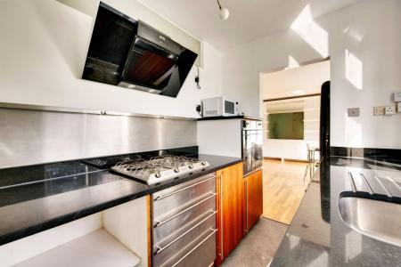Flat Kew Road in Greater London