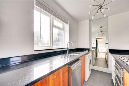 Flat Kew Road in Greater London