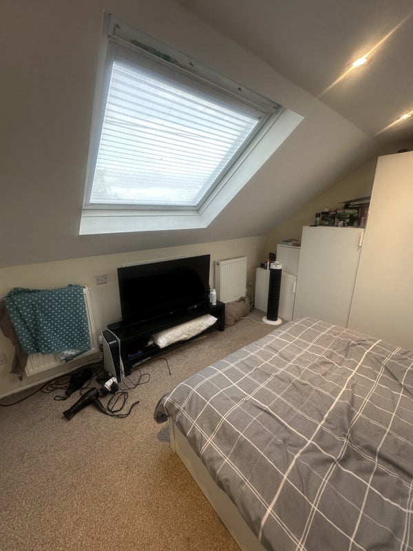 Room Ullswater Road in Bristol