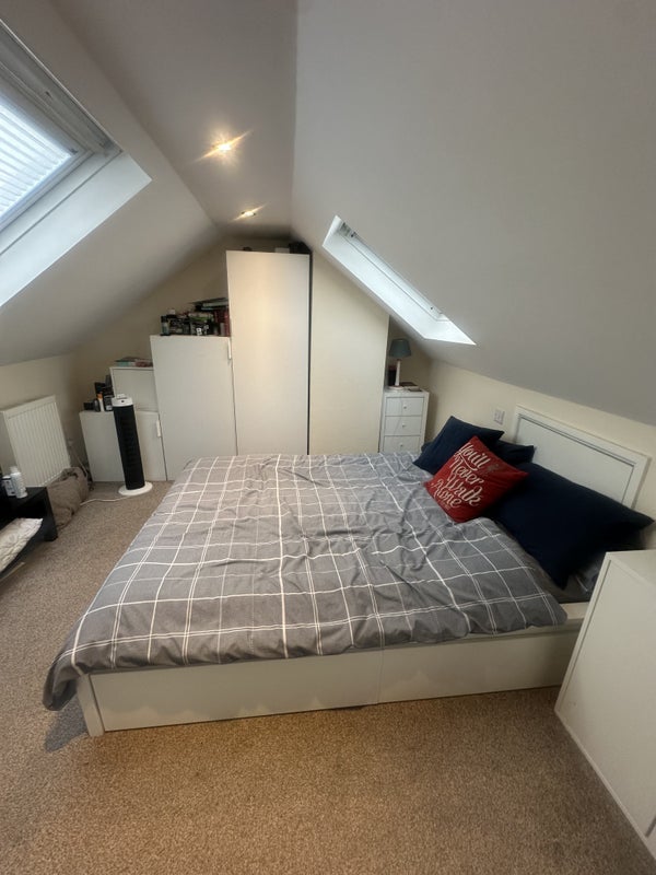 Room Ullswater Road in Bristol