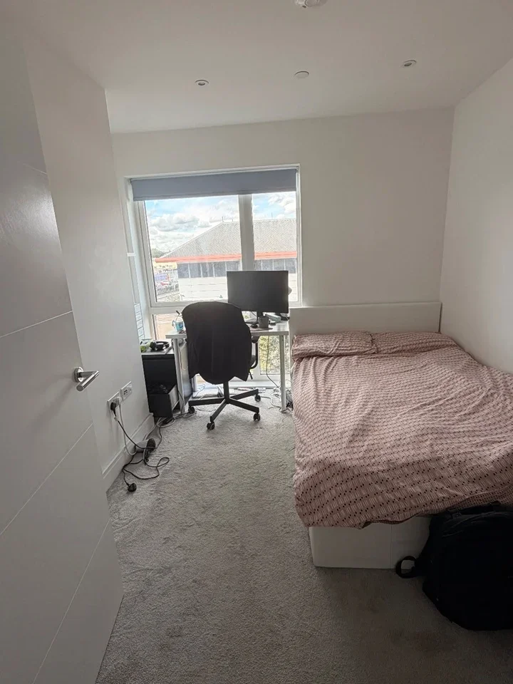 Room Delamare Road in Cheshunt
