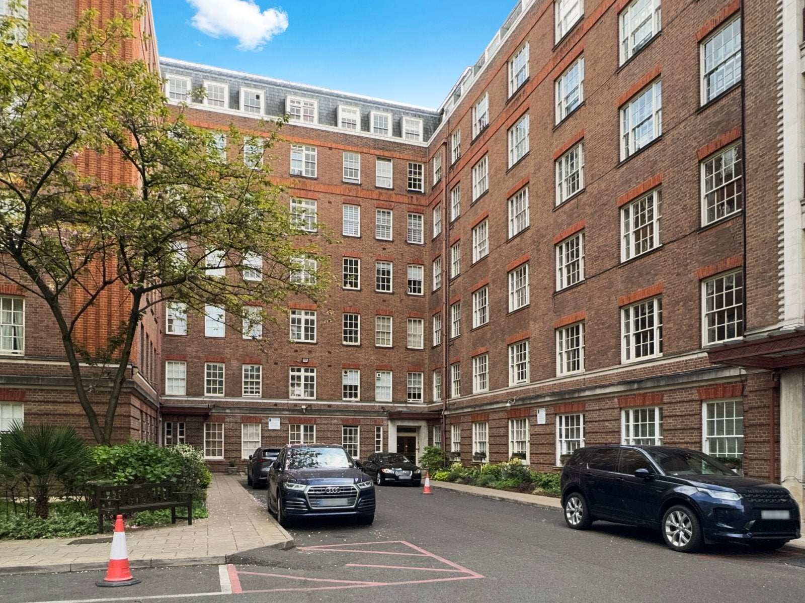 Flat Finchley Road in City of Westminster