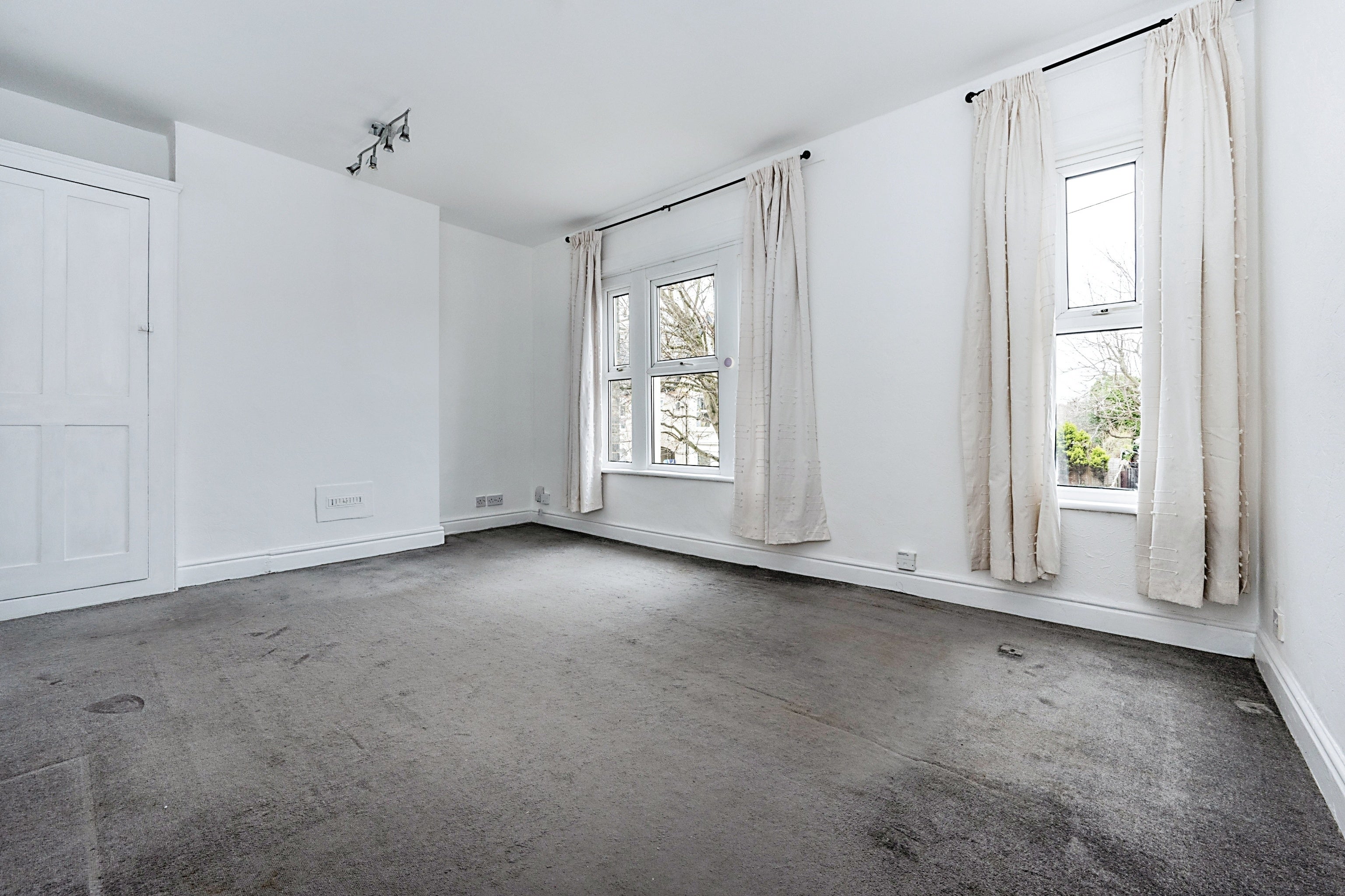 Flat Clarendon Street in Bedford