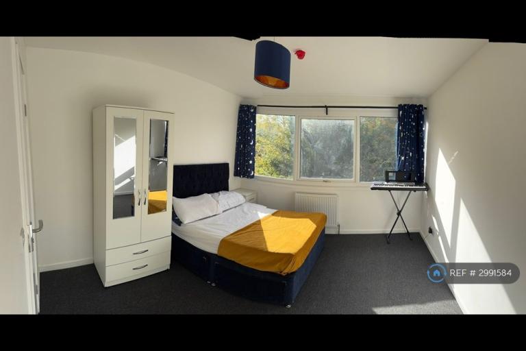 Room Porthleven Place in Milton Keynes