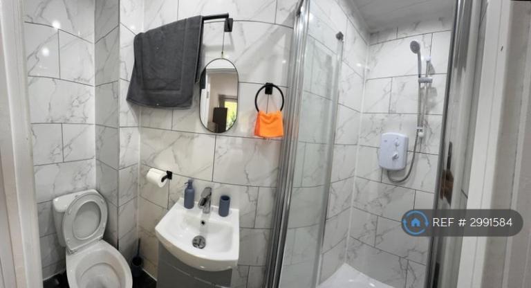 Room Porthleven Place in Milton Keynes