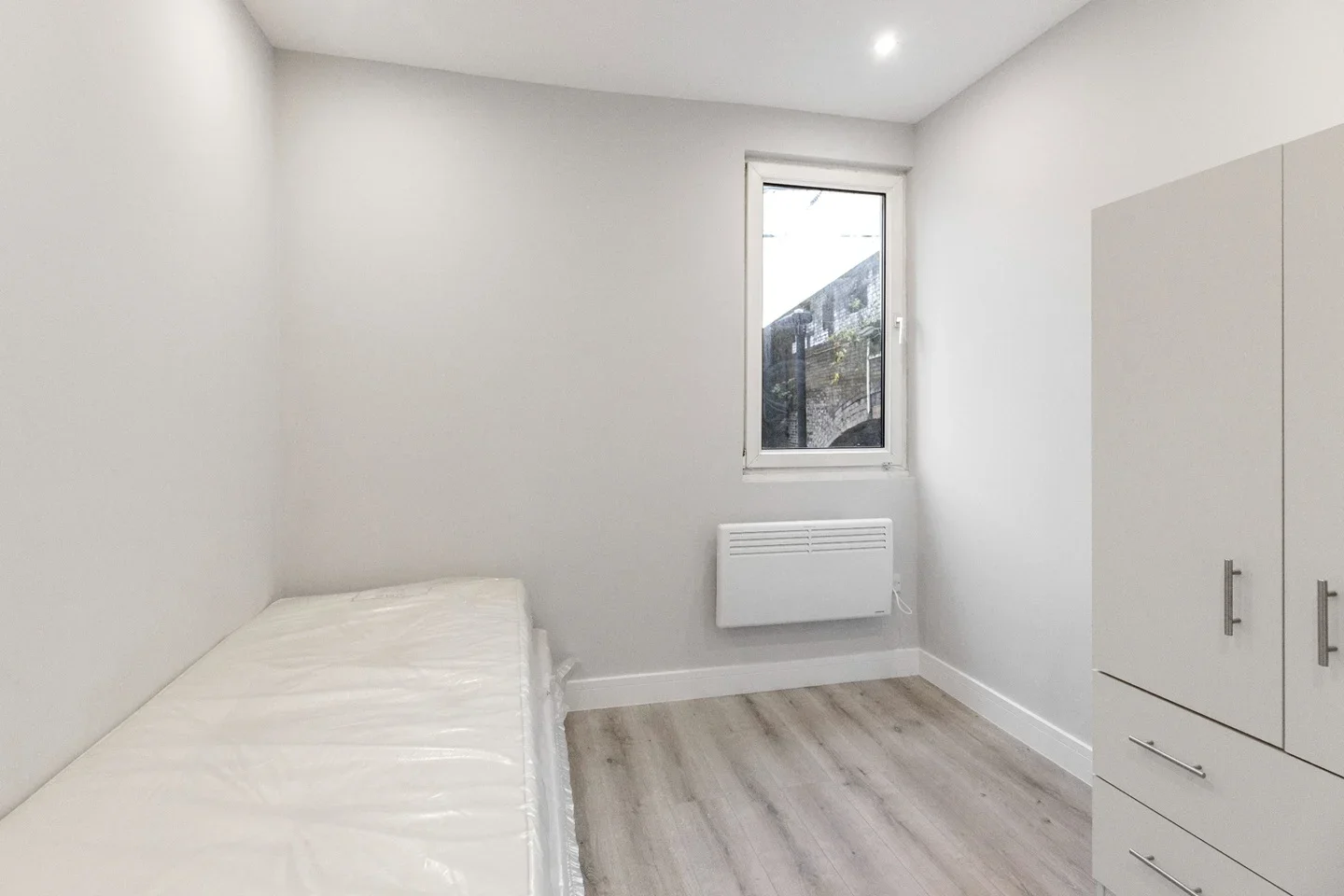 Room Grafton Road in Greater London