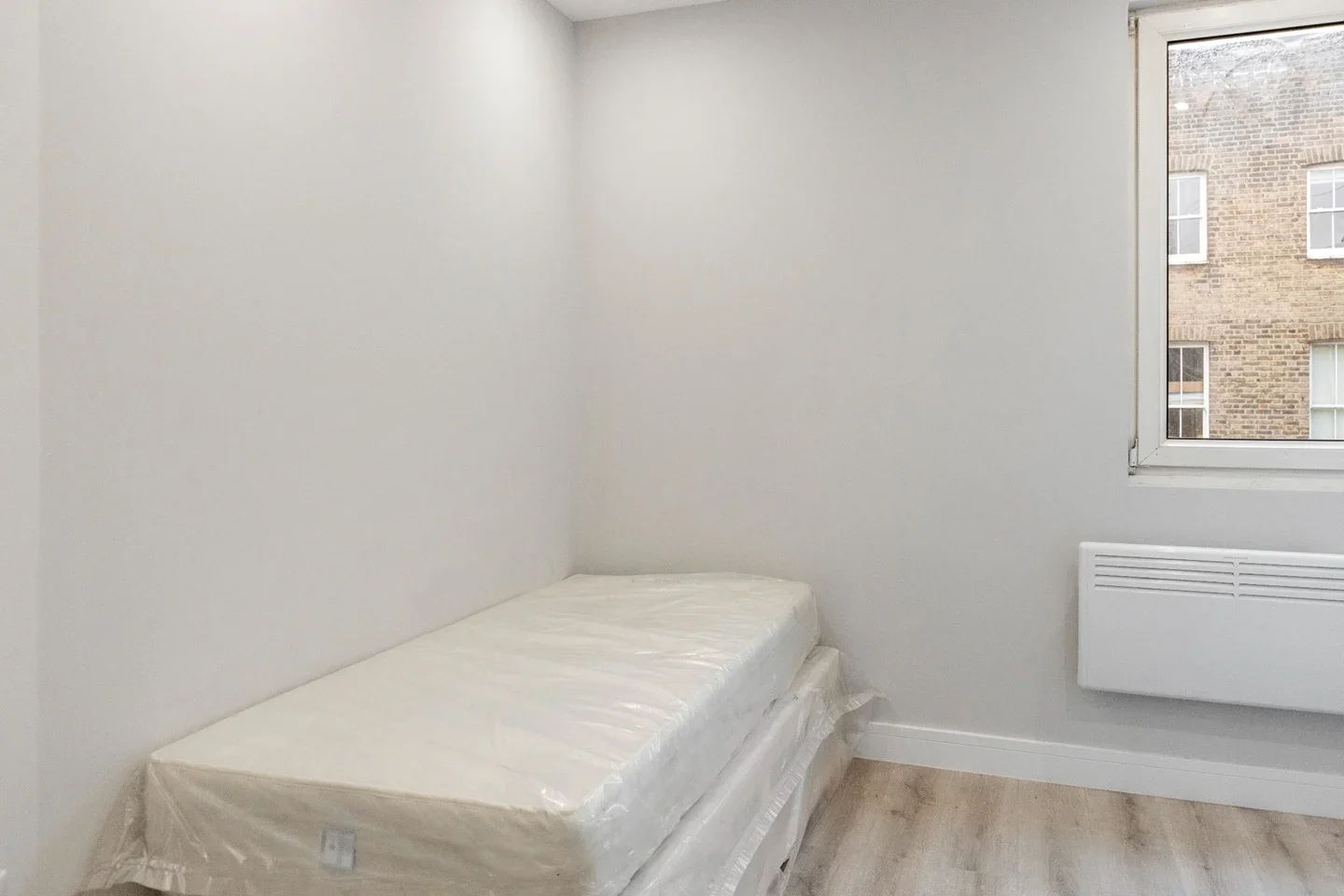 Room Grafton Road in Greater London