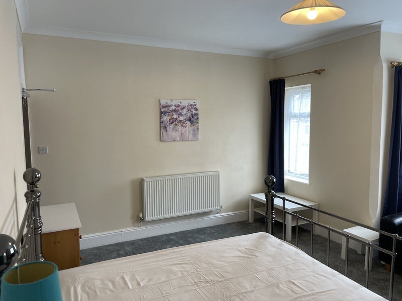 Room Manor Road in Rugby