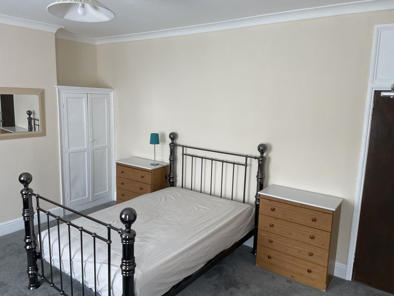 Room Manor Road in Rugby