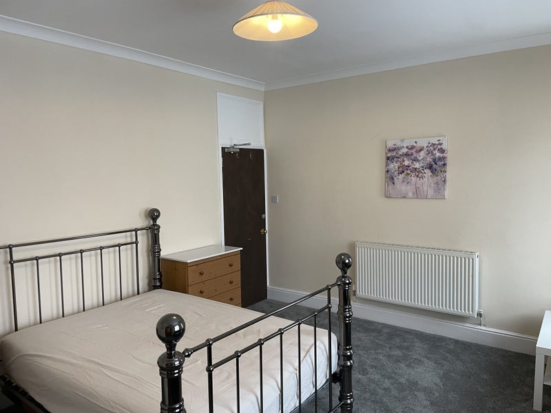 Room Manor Road in Rugby