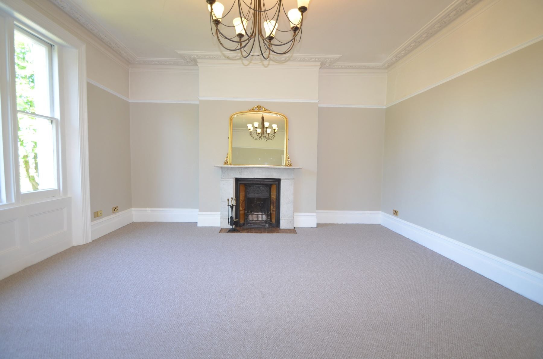 Flat Westwood Hill in Greater London