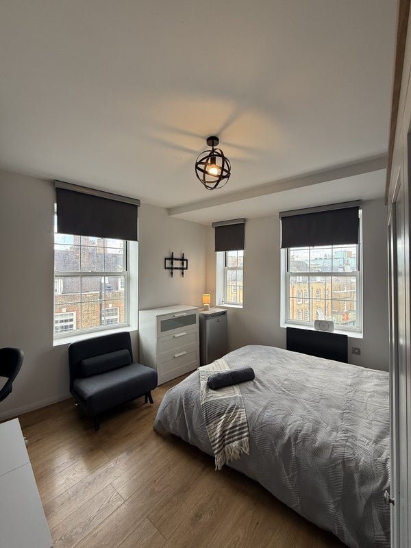 Room Wentworth Street in Greater London