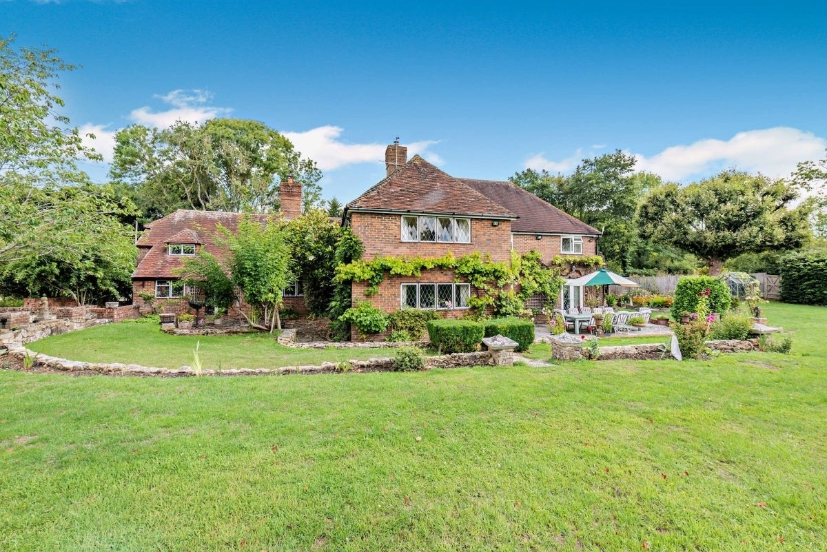 House Fewhurst Farm in Billingshurst