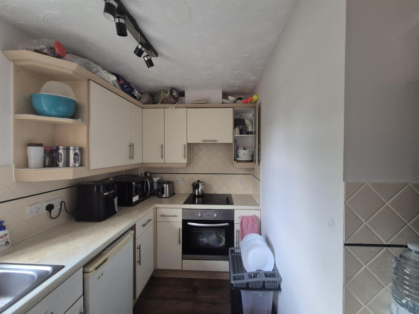 Flat Mitchell Close in Aylesbury