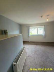 Room Woodend Crescent in Bradford