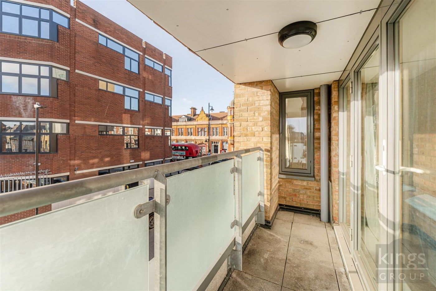 Flat Hampden Lane in Greater London