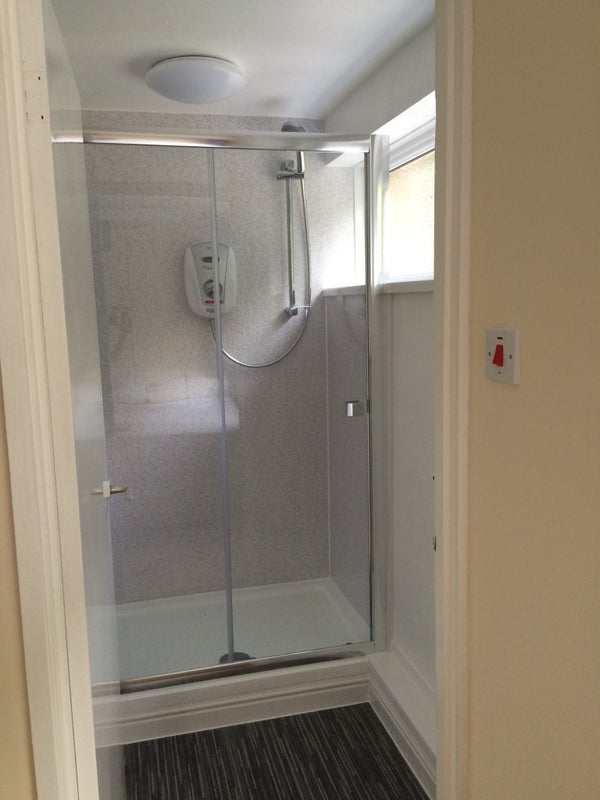 Room Arden Road in Crawley