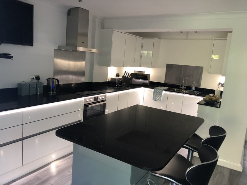 Room Arden Road in Crawley
