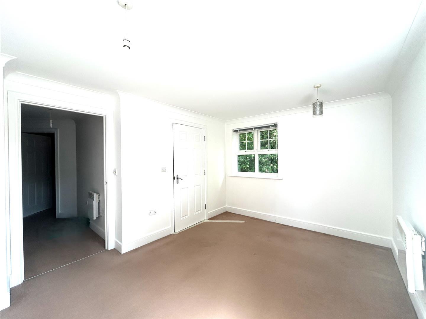 Flat Worth Park Avenue in Crawley