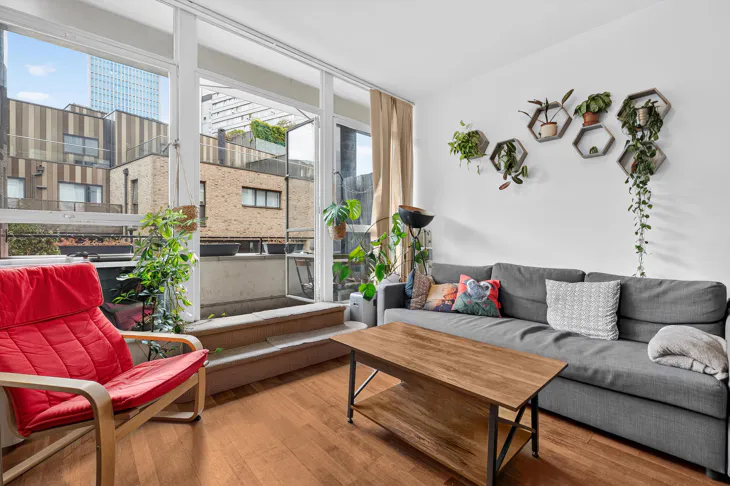 Flat Bunhill Row in Greater London