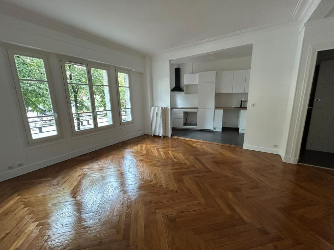 Flat Avenue Mac-Mahon in Paris