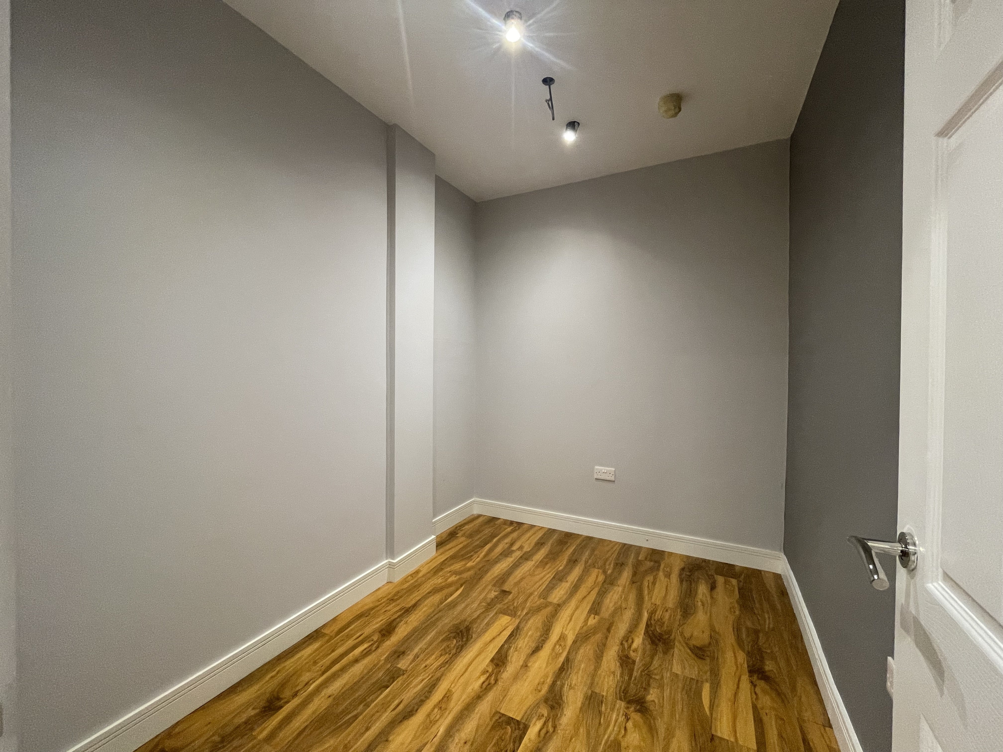 Flat Queens Way in Crawley