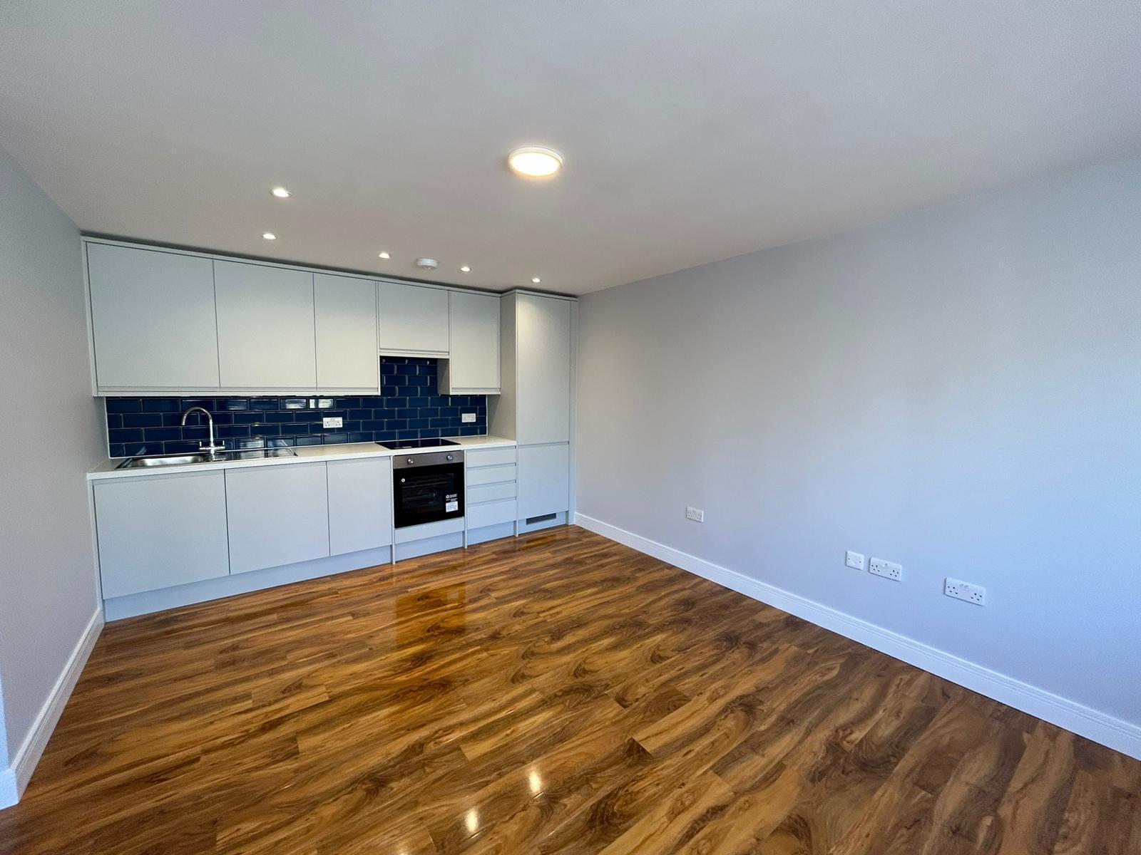 Flat Queens Way in Crawley