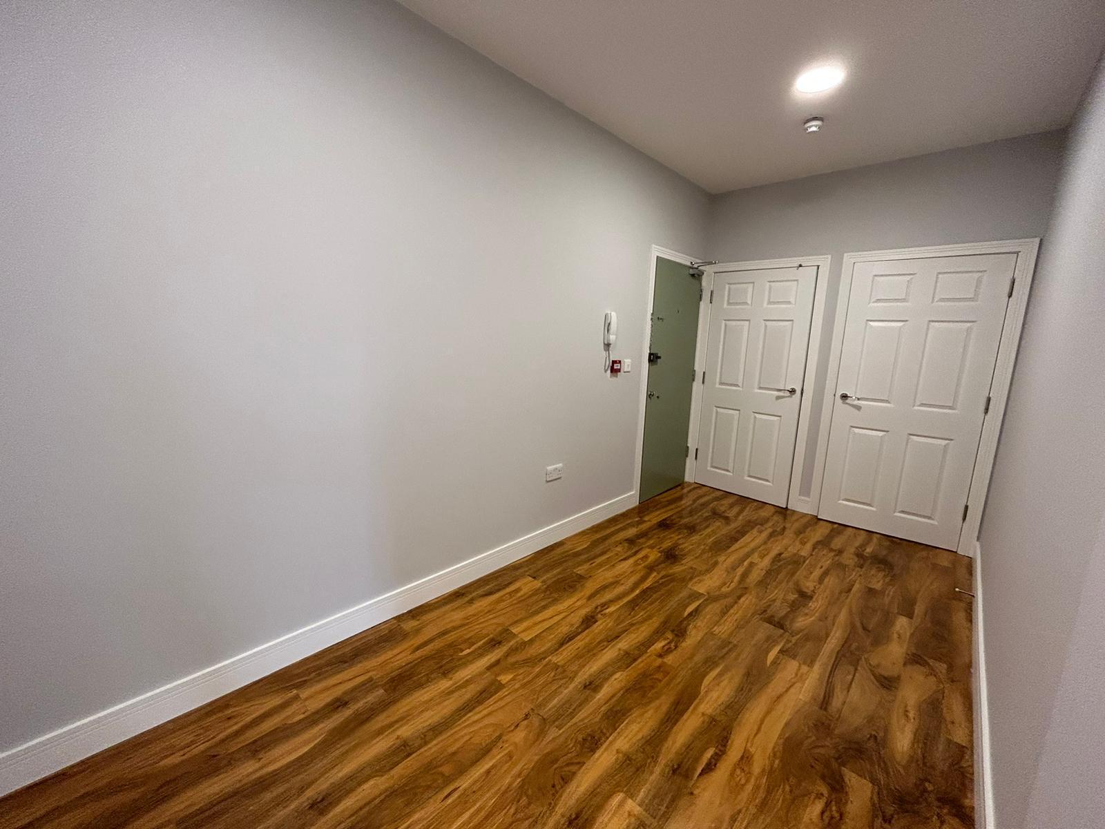 Flat Queens Way in Crawley