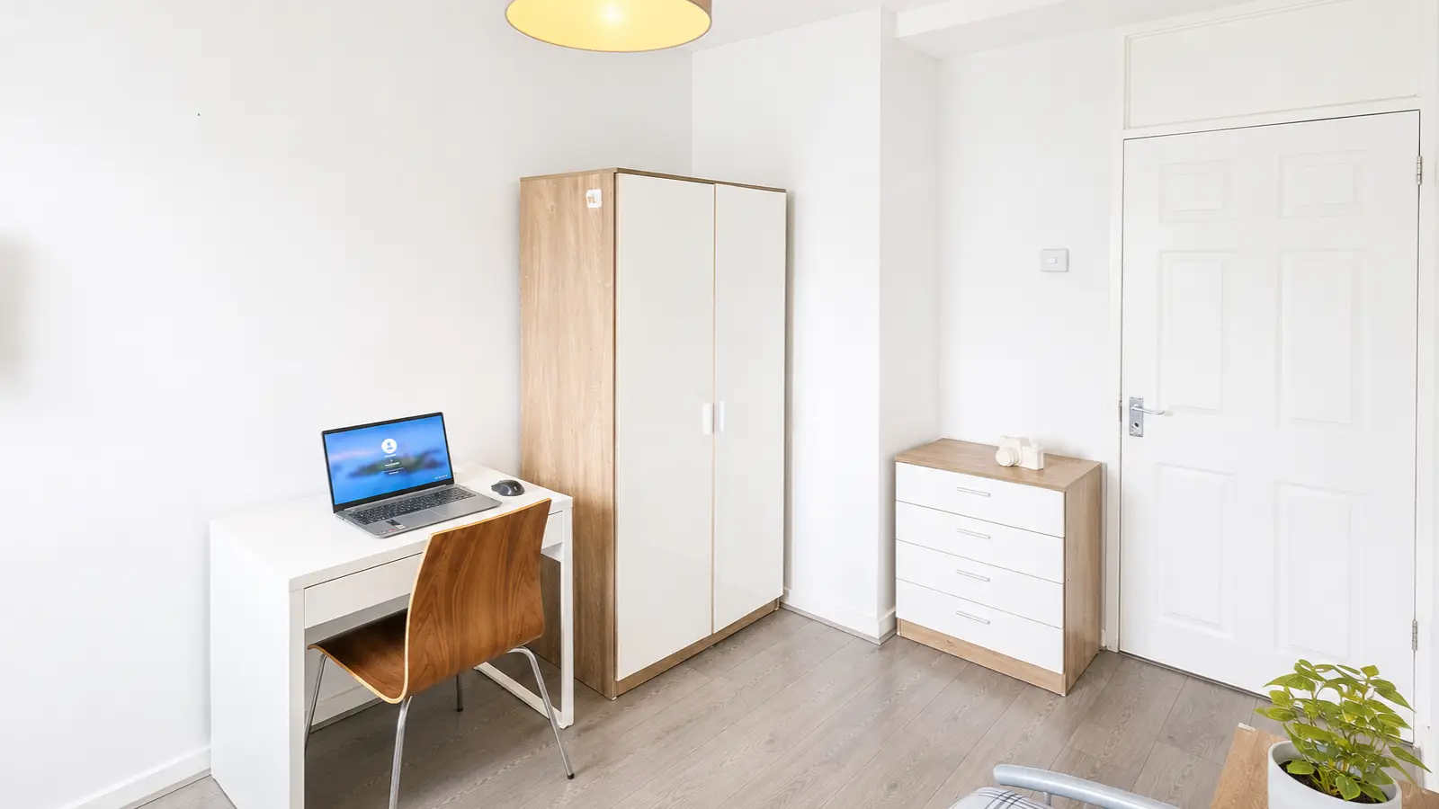 Room Burcham Street in Greater London