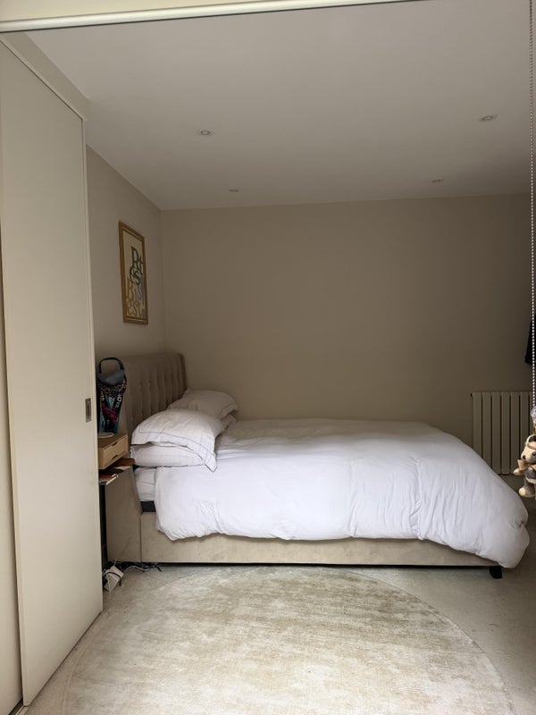 Flat Kempsford Gardens in Greater London