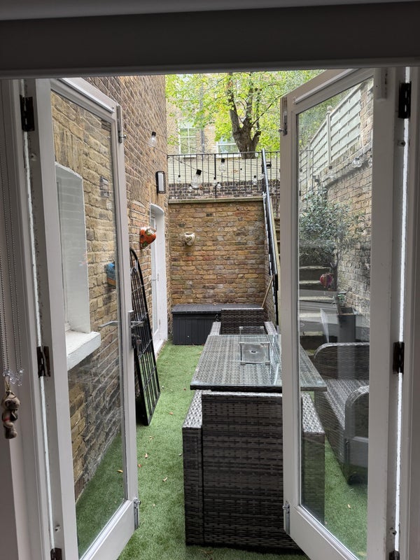 Flat Kempsford Gardens in Greater London
