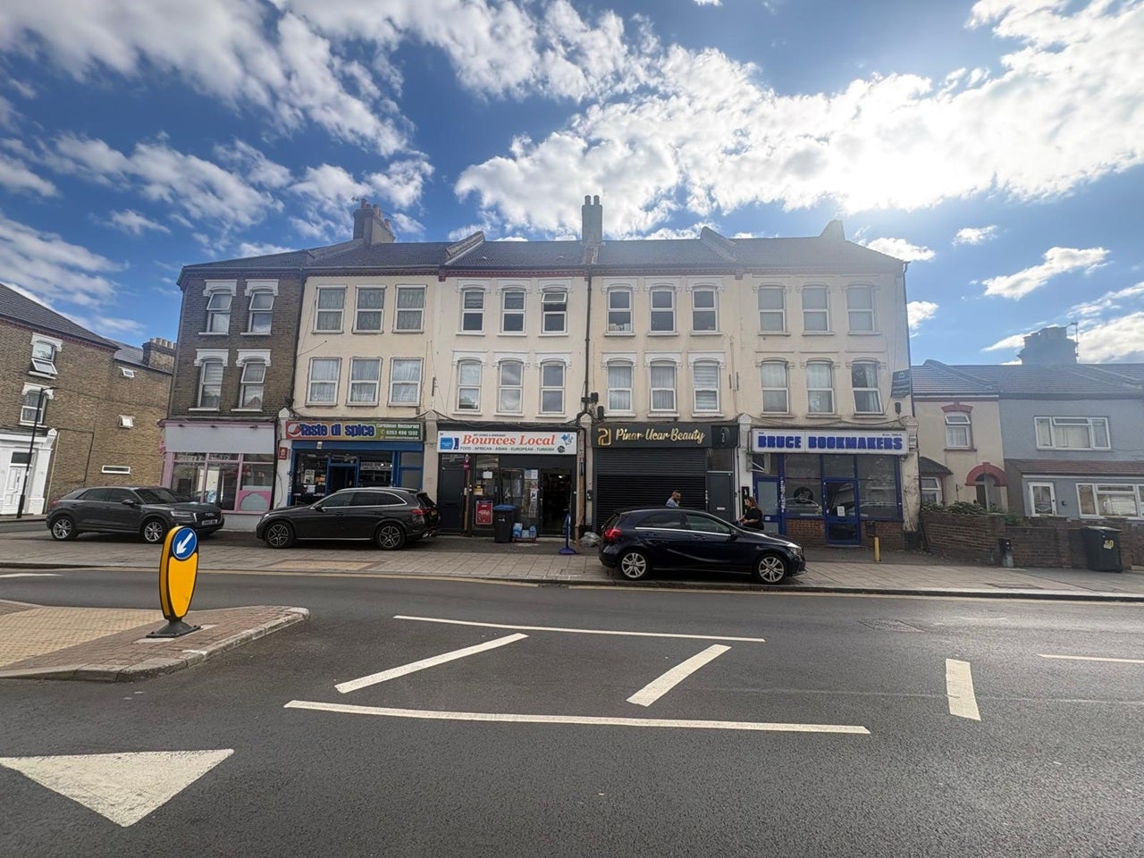 Flat Bounces Road in Greater London