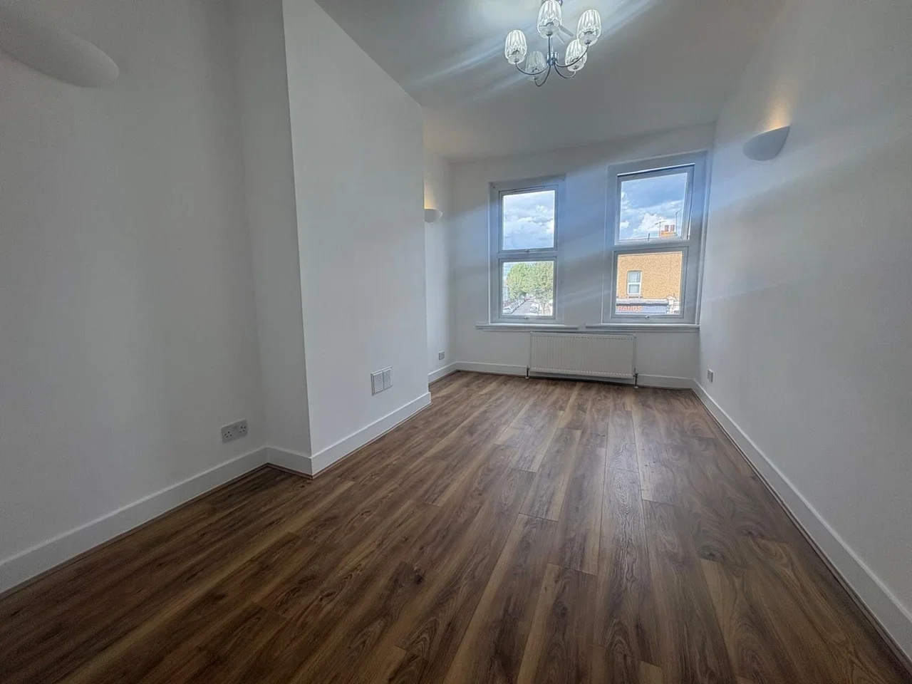 Flat Bounces Road in Greater London