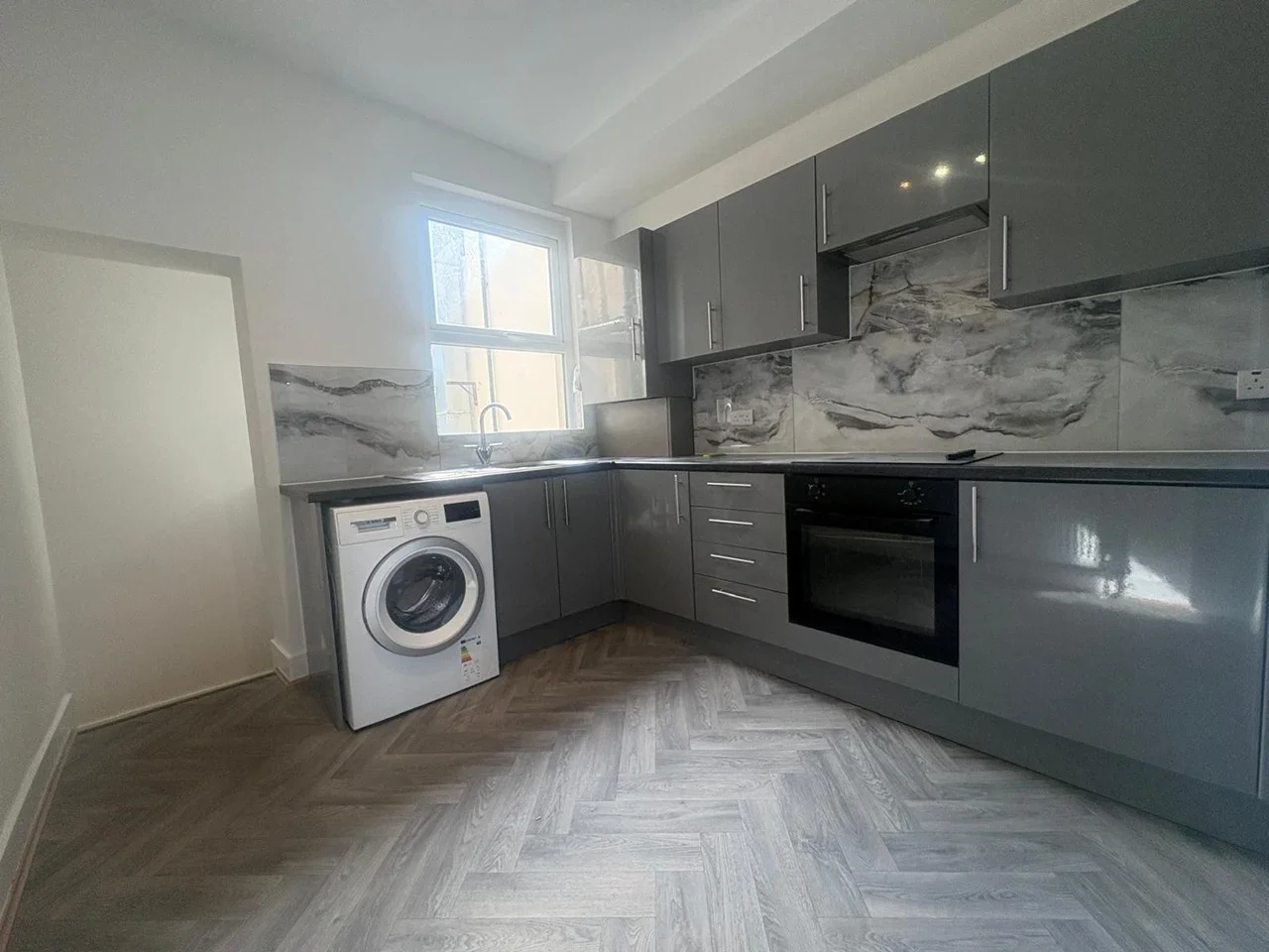 Flat Bounces Road in Greater London