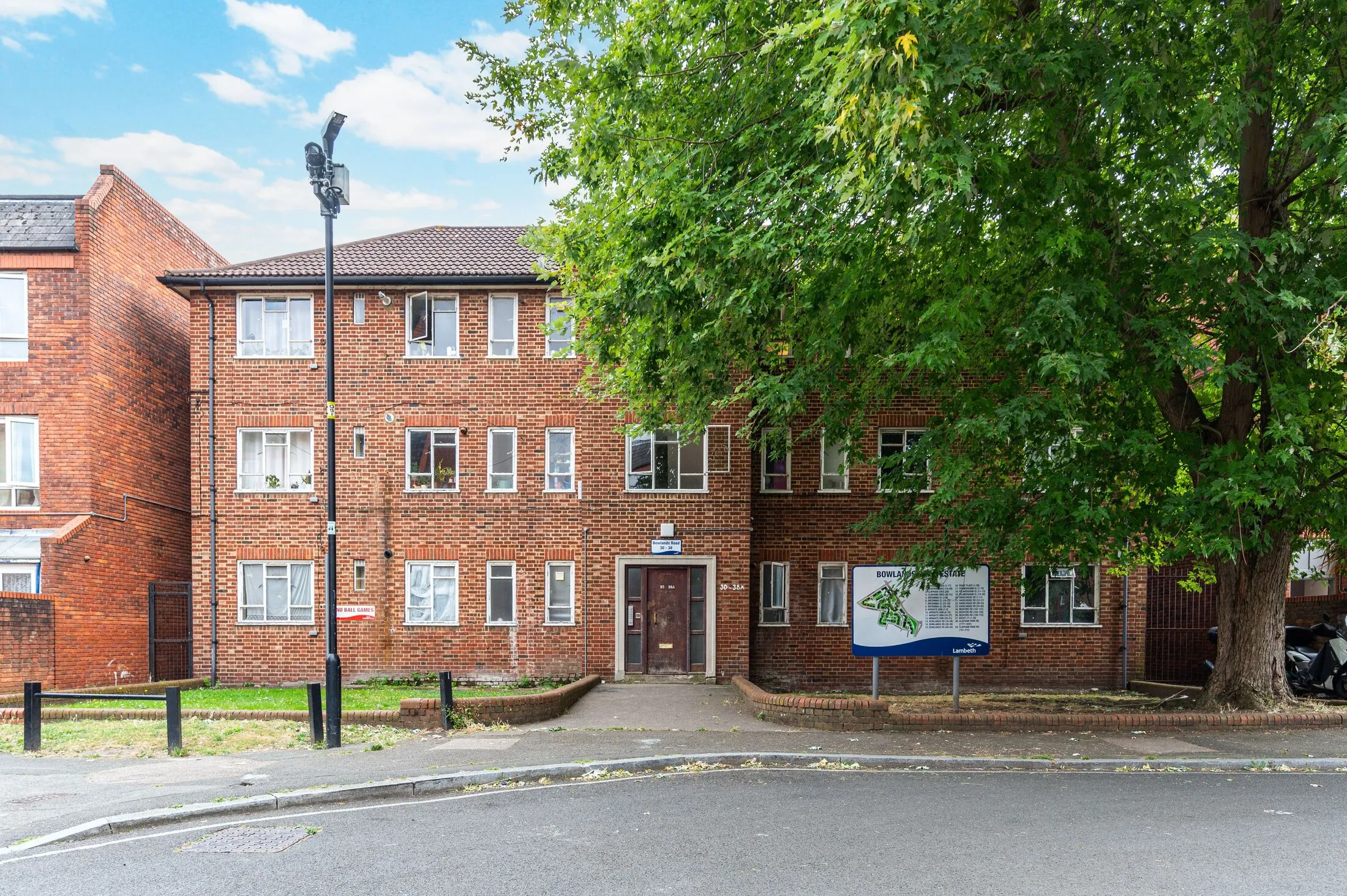 Flat Bowlands Road in Greater London