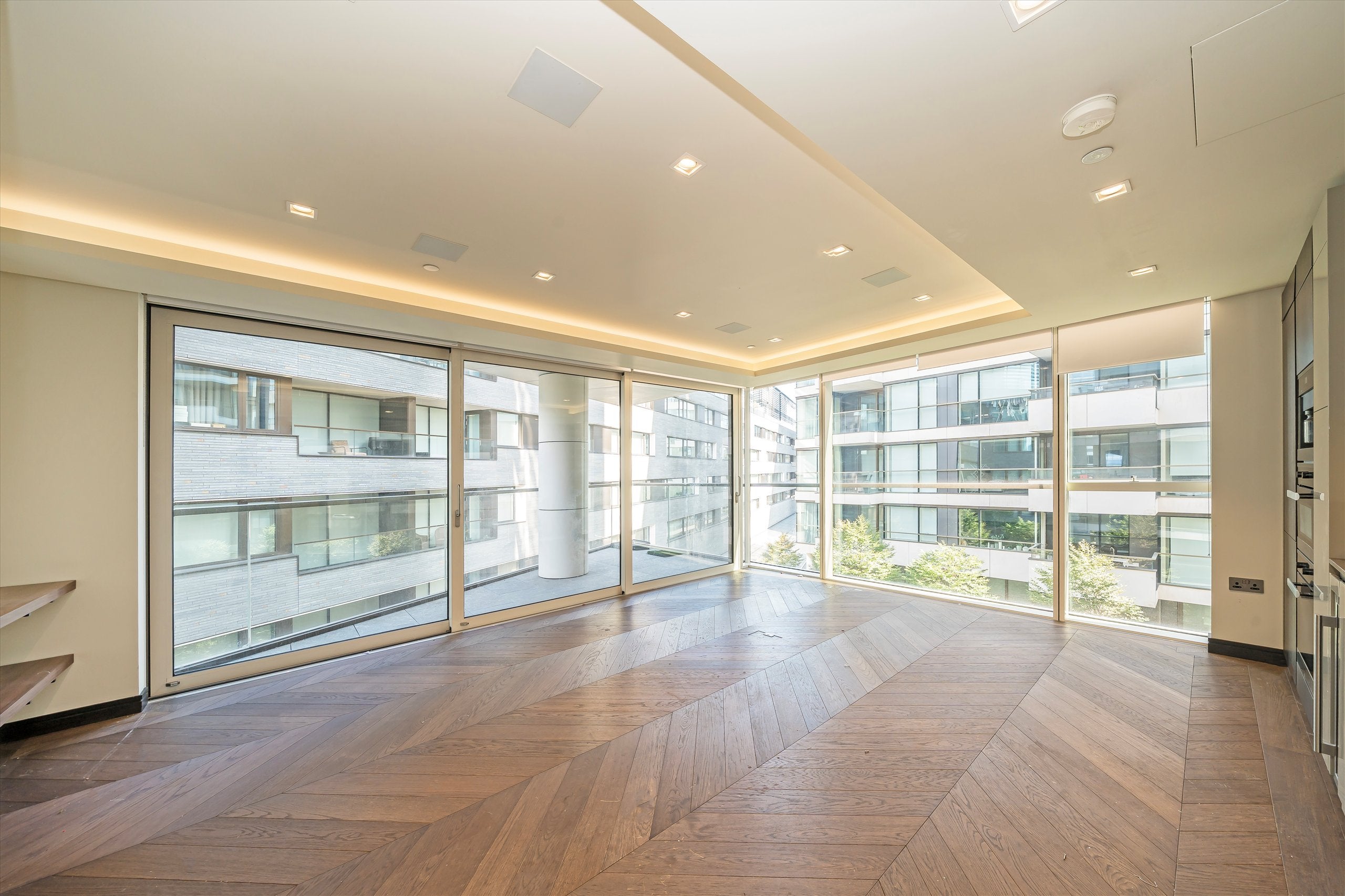 Flat Potters Fields in Greater London