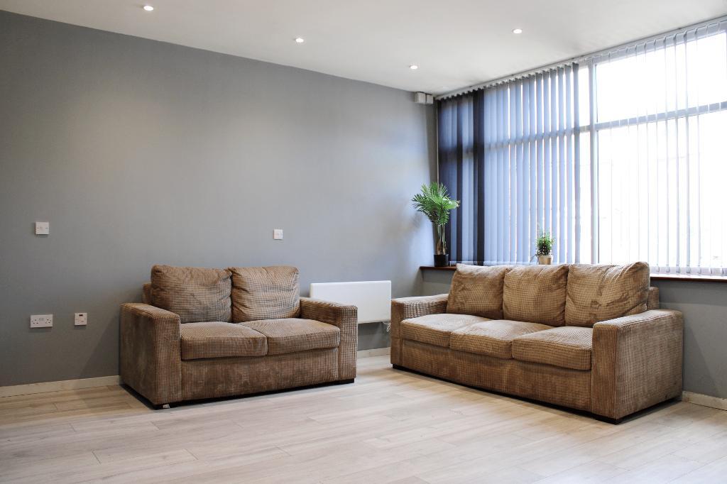 Flat Carlyon Road in Greater London