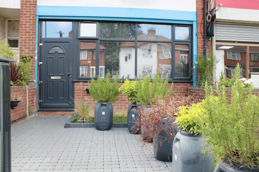 Flat Carlyon Road in Greater London