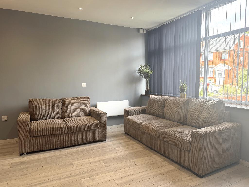 Flat Carlyon Road in Greater London