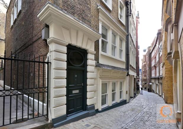 House Lovat Lane in London