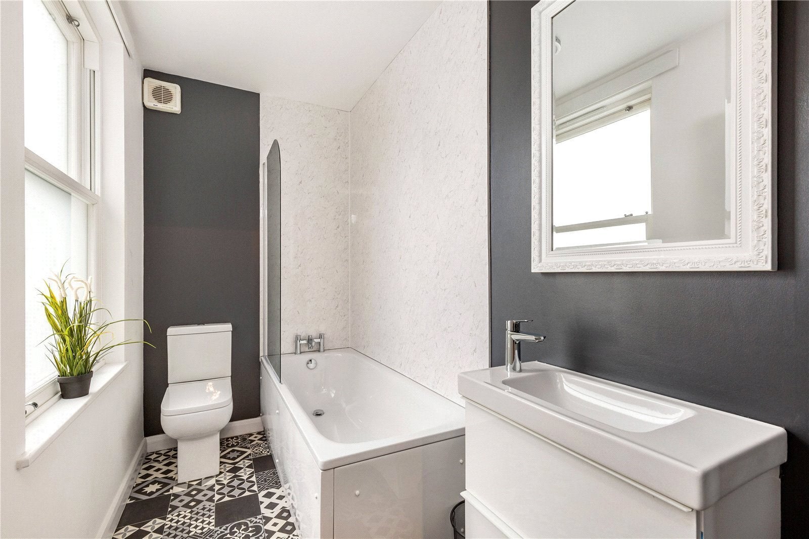 Flat Inglethorpe Street in Greater London