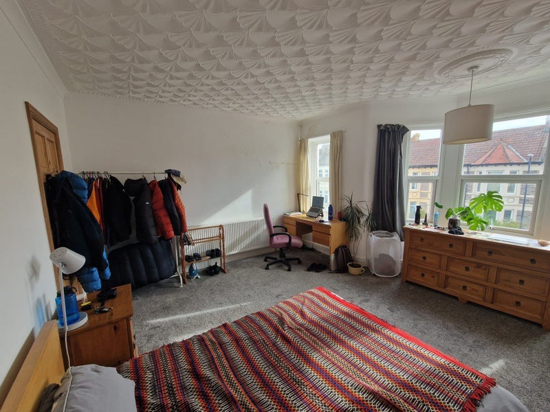 Room Churchill Road in Bristol